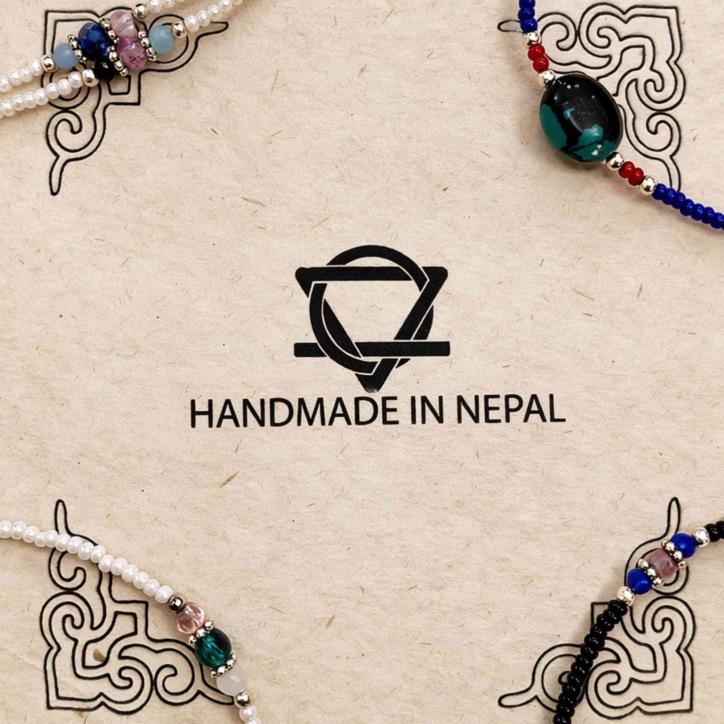 Tobillera fina nepalí de doble hilera con detalle de cuentas de lapislázuli y latón - (22 cm)