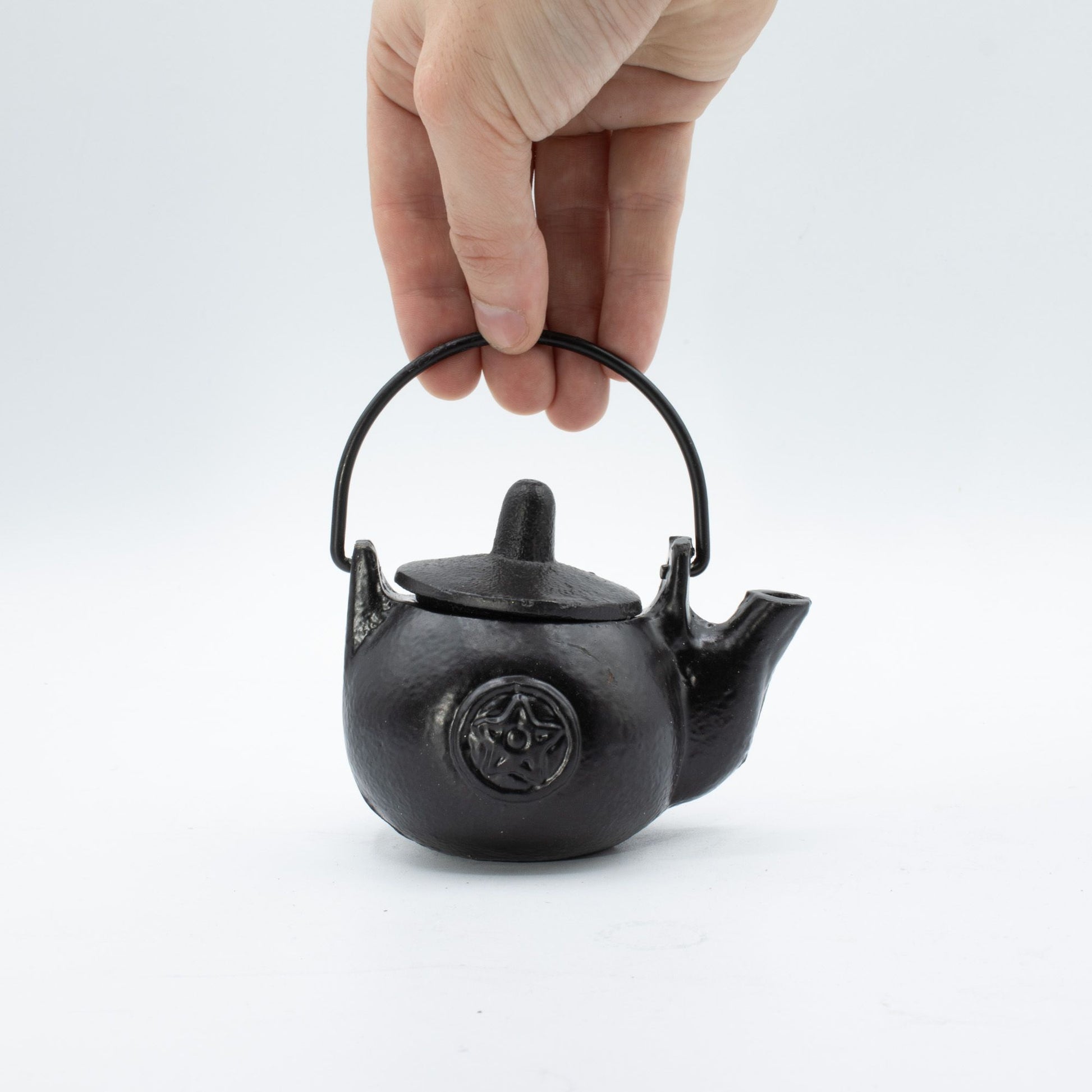 Pequeña olla ritual de hierro fundido con forma de pentágono 8x8x10 cm - Cuencos y calderos rituales