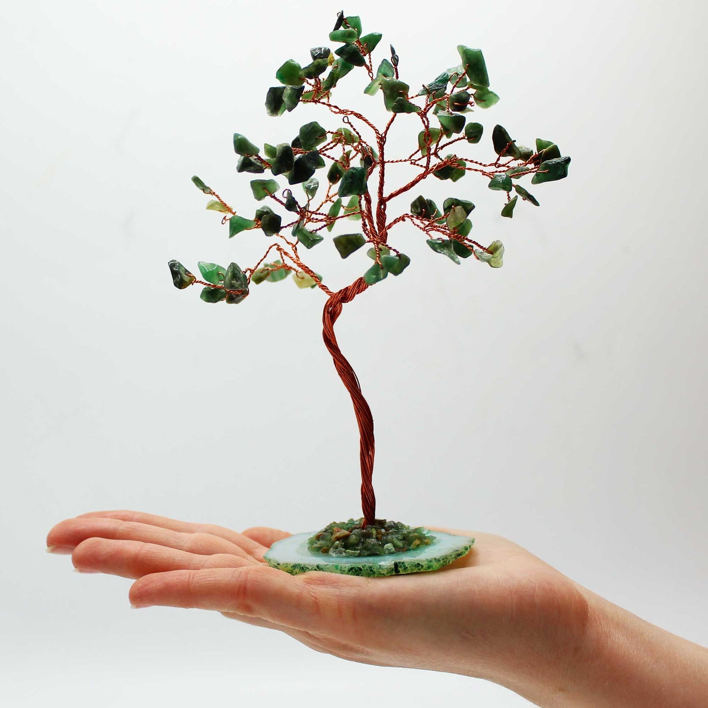 Árbol de piedras preciosas grande: Aventurina verde sobre base de ágata verde (100 piedras) - Gemstone Wishing Trees