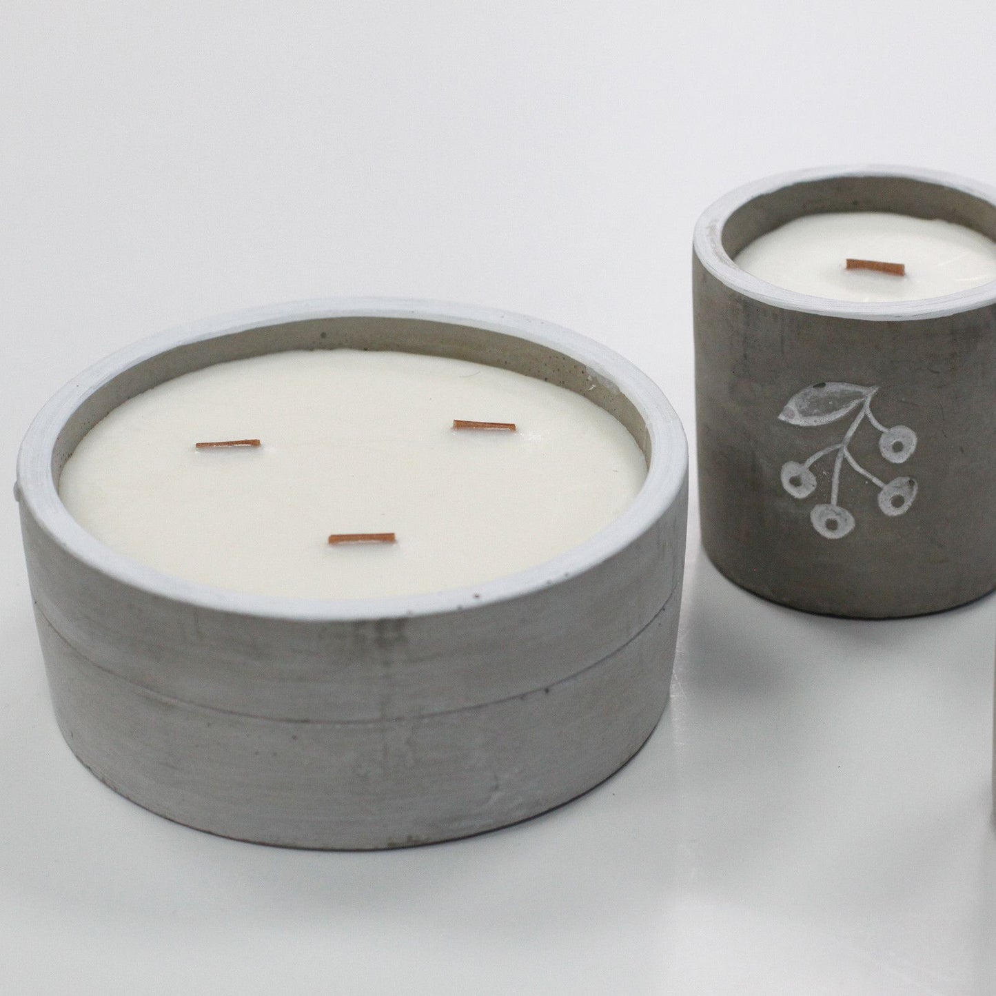 Redondo Grande - Vainilla Y Naranja Triturada - Velas de madera de hormigón, cera de soja