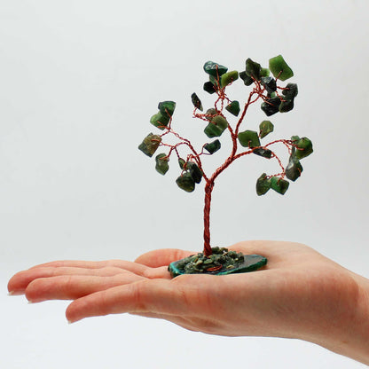 Árbol de piedras preciosas: Aventurina verde sobre base de ágata verde (35 piedras) - Gemstone Wishing Trees