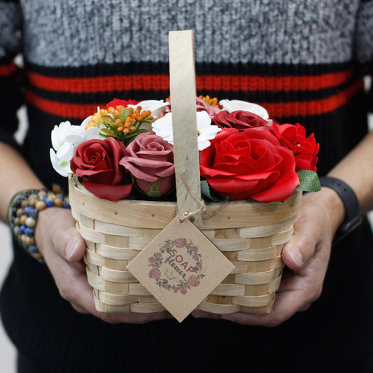 Ramo de Flores de Jabón en Cesta de Mimbre Grande · Rosa