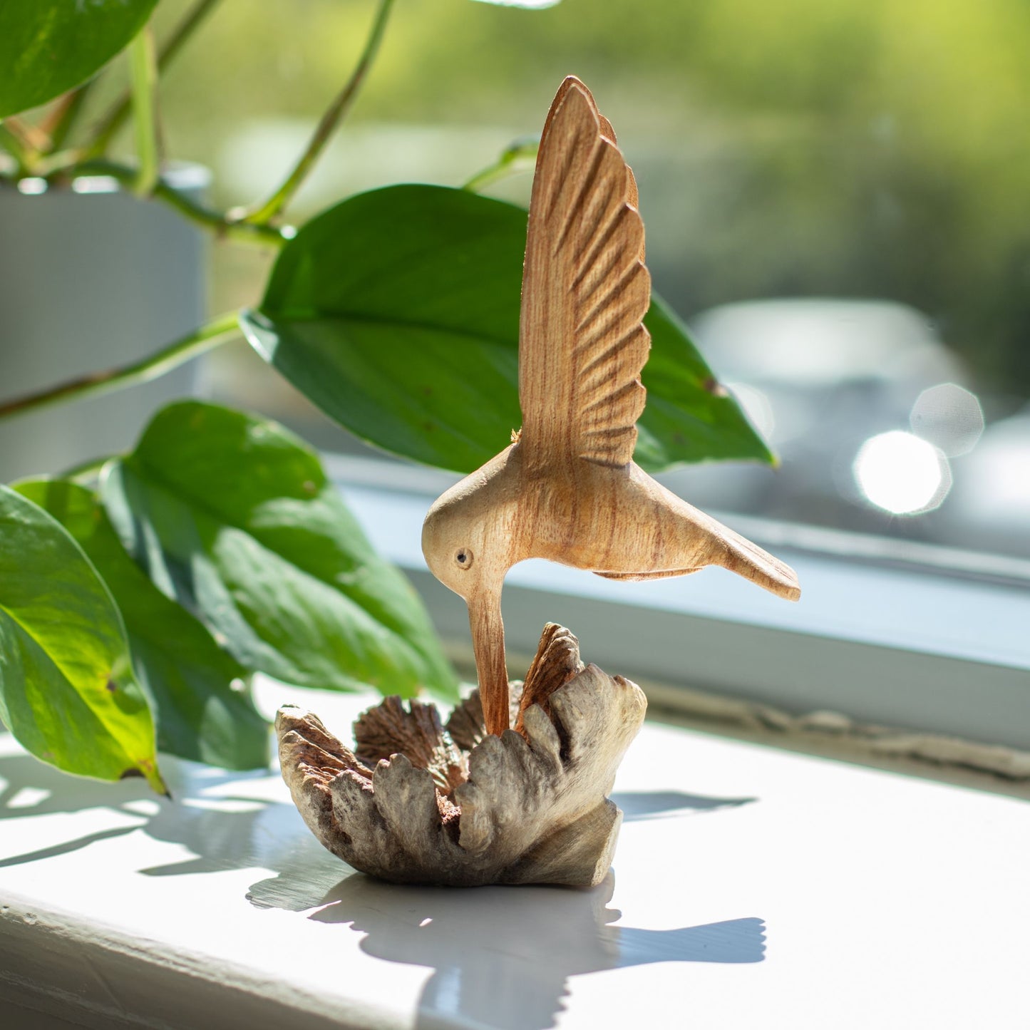 Hecho a mano Tallado artístico en madera parásita - Colibrí bebedor de néctar