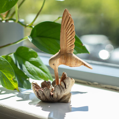 Hecho a mano Tallado artístico en madera parásita - Colibrí bebedor de néctar