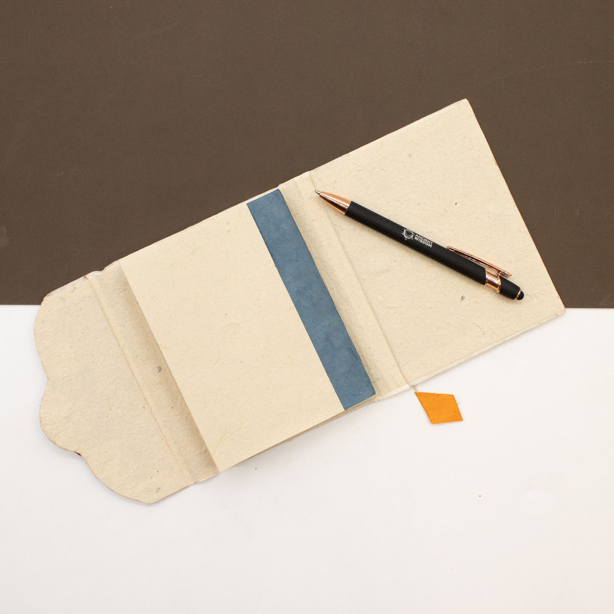 Cuaderno mediano de Lokta con cierre de botón (15x12 cm) - 45 hojas - Diseño floral auténtico del Himalaya elaborado