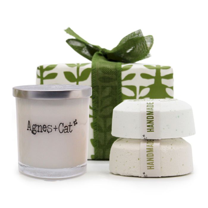 Set de Regalo: Bomba de baño de Higo blanco & Arándano silvestre + Vela de Ruibarbo