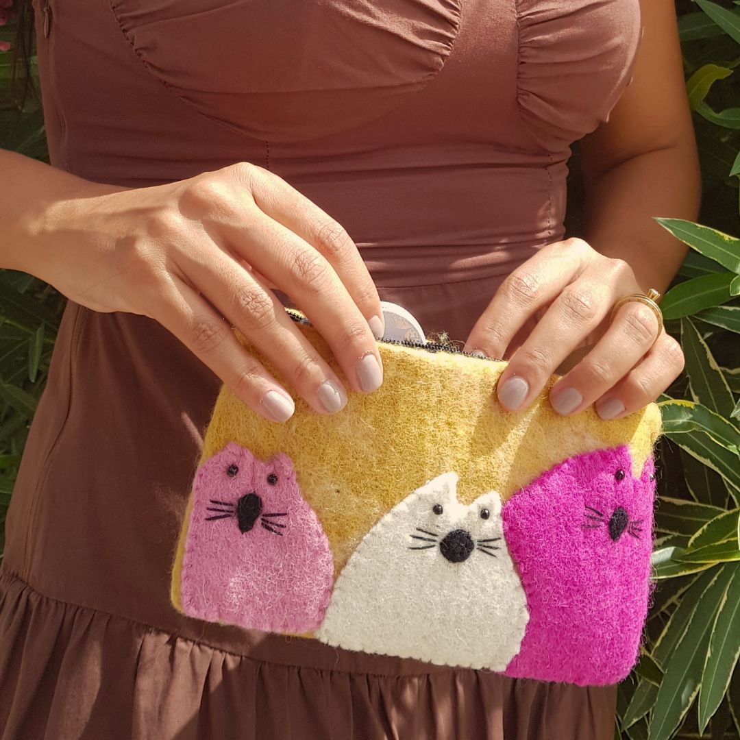 Monedero de fieltro de tres gatos gordos- (3 colores surtidos)