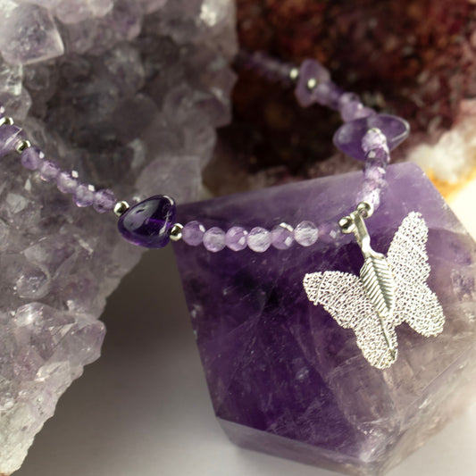Collar de amatista con gema y colgante de mariposa hecho de hoja real | Collares de gemas ninfa - Colgante de mariposa con ho