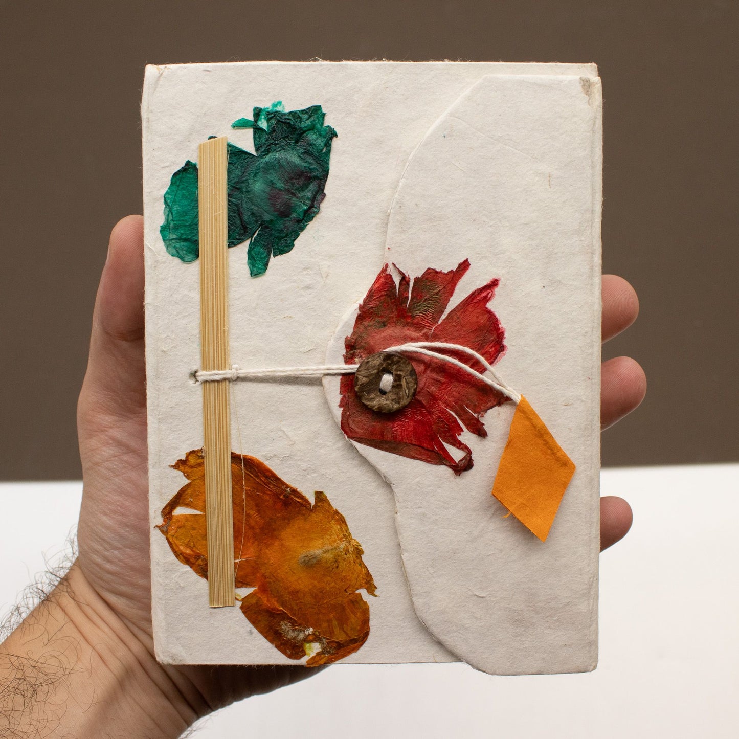 Cuaderno mediano de Lokta con cierre de botón (15x12 cm) - 45 hojas - Diseño floral auténtico del Himalaya elaborado