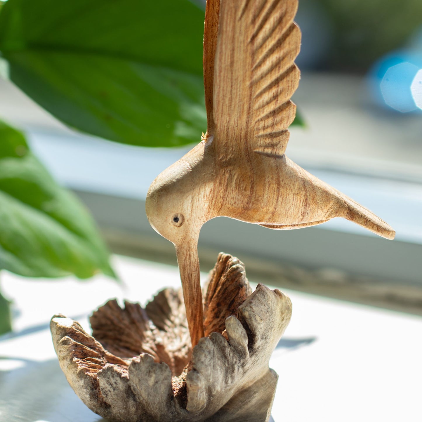 Hecho a mano Tallado artístico en madera parásita - Colibrí bebedor de néctar