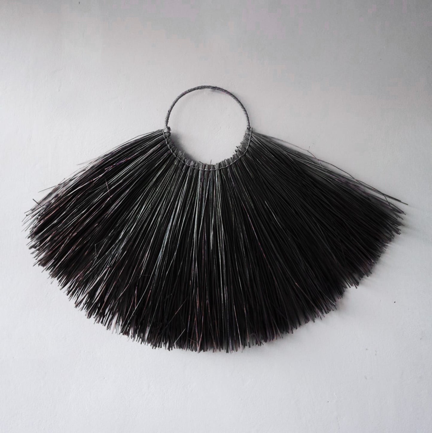 Abanico Decorativo de Pared Grande · Seagrass y Ratán Negro