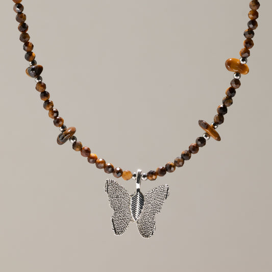Collar de ojo de tigre con gema y colgante de mariposa hecho con una hoja real | Collares de gemas ninfa - Colgante de maripo