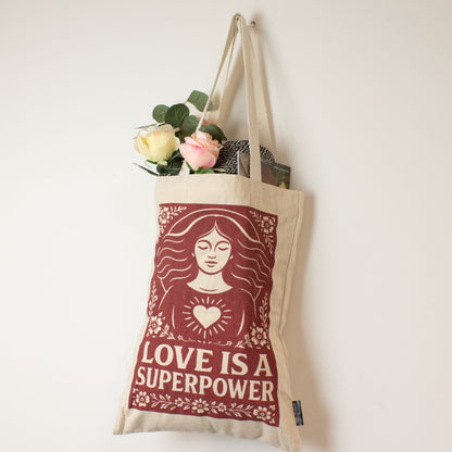 Nomad Sari Iconic Toni Tote Bag - El amor es un superpoder - Natural 10oz