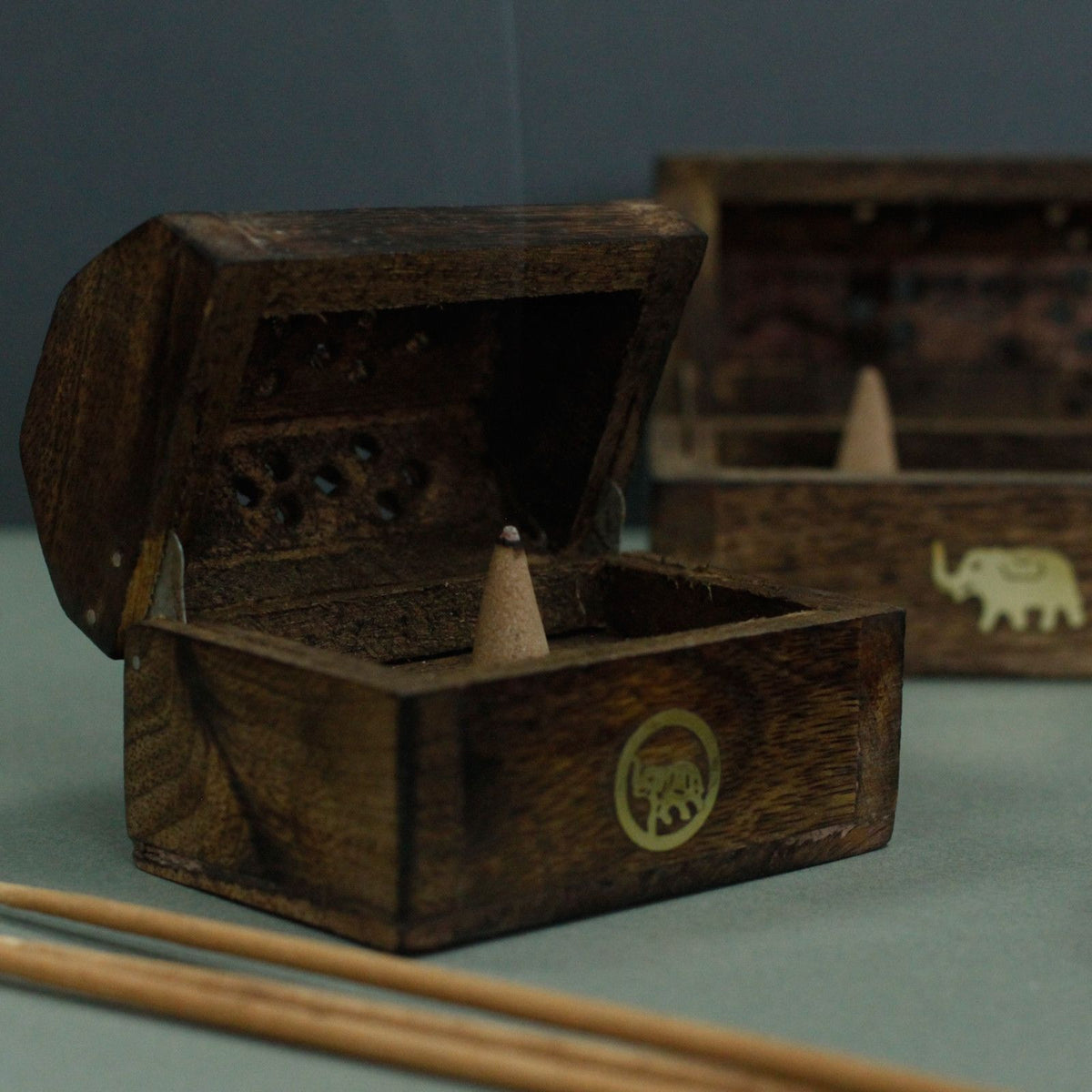 Mini Incense Cone Smoke Box - Mango Wood - Soporte de Incienso