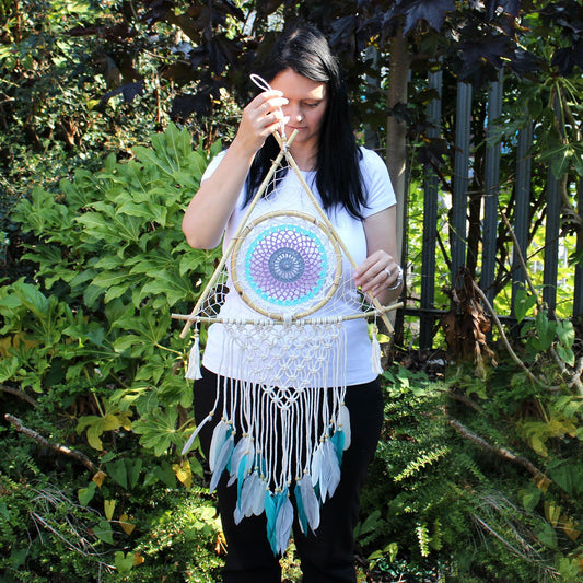 Dreamcatcher - Large Macrame White/Turquoise Pyramid
