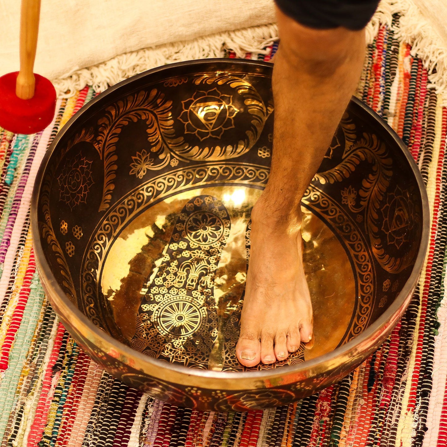 Cuenco Grabado vibracional con patas - 50x20cm (10,7 kg) - Artículos Tibetanos