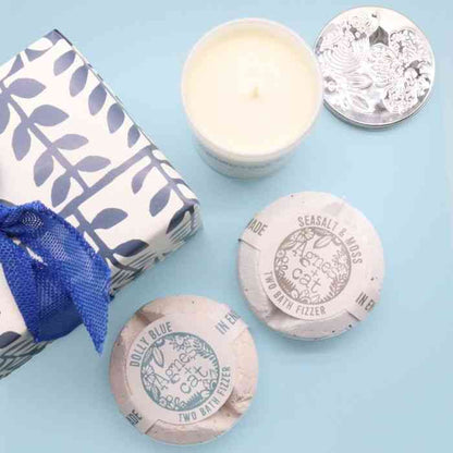 Set de Regalo: Bombas de baño Sal Marina y Musgo & Dolly Azul + Vela de Violeta de Parma