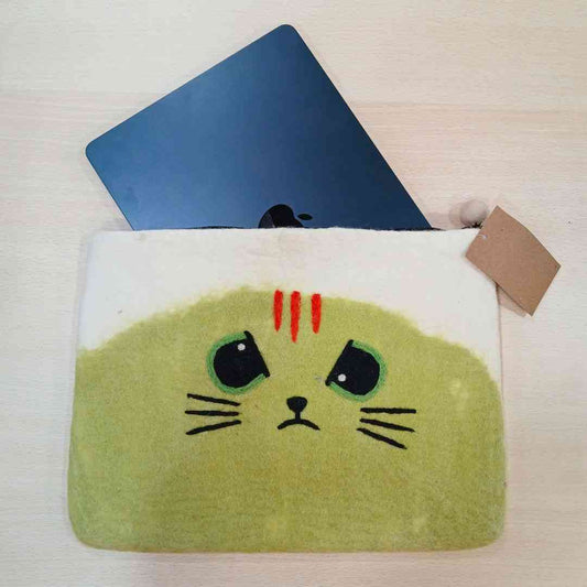 Funda de fieltro para portátil (de hasta 14 pulgadas) - Gato Gruñón | Fundas de fieltro para portátiles | El Bazar de Tizar