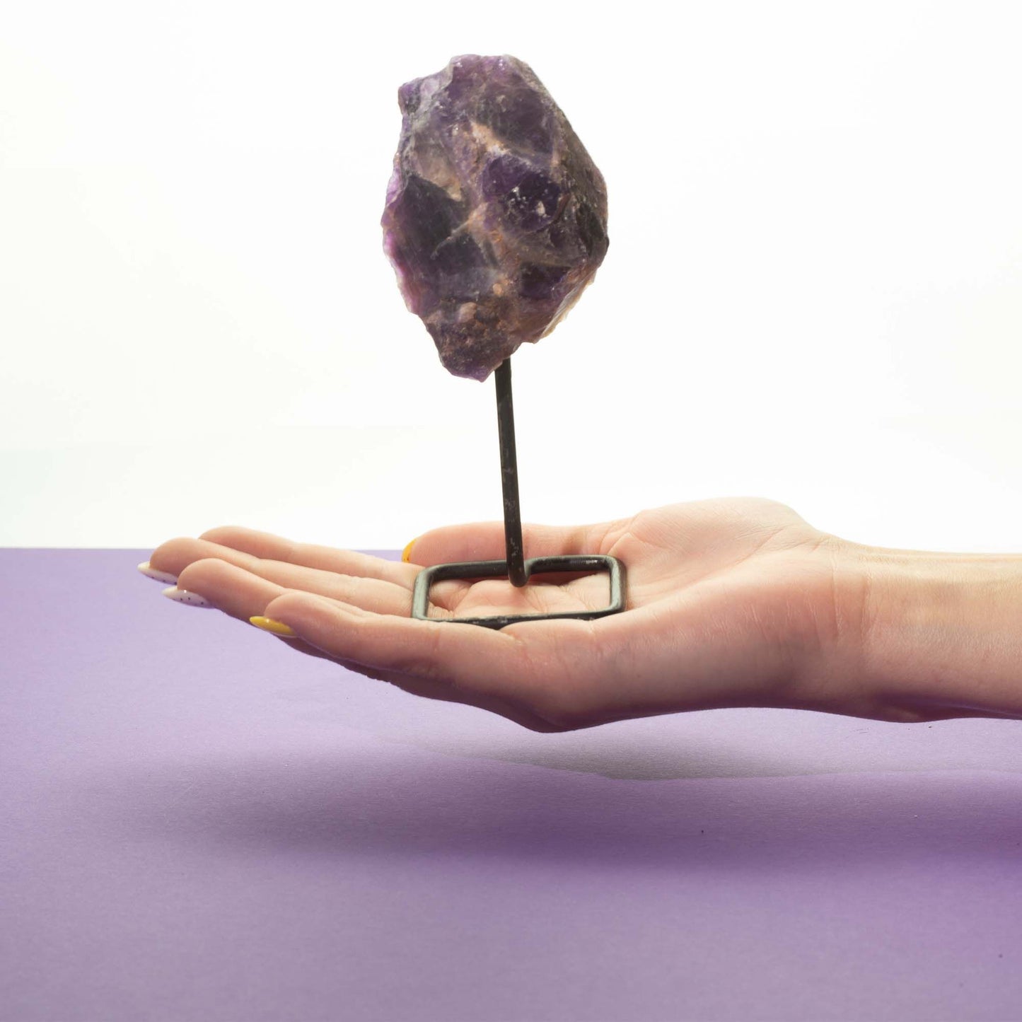 Muestra mineral en soporte metálico - epidoto - Especímenes Minerales Raros