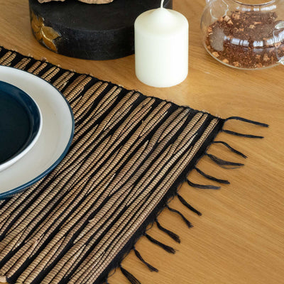 Set de table jacinthe d'eau naturelle - Tigre noir avec franges