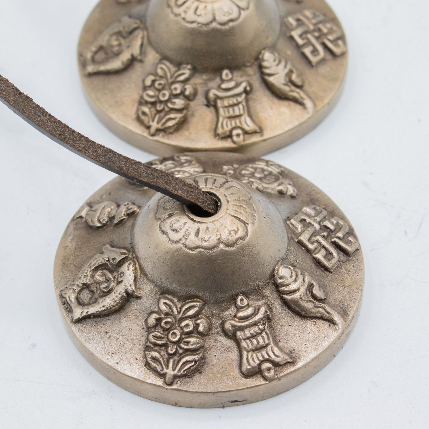 Tingsha tibetana de latón premium - Símbolos de la suerte - aprox. 6 cm (155 g)