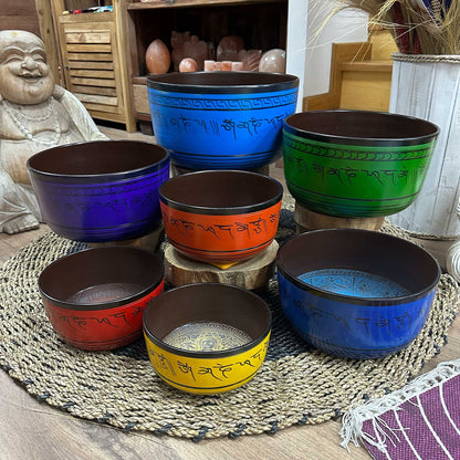 Juego grande de siete cuencos tibetanos para chakras (19,5-35 cm)