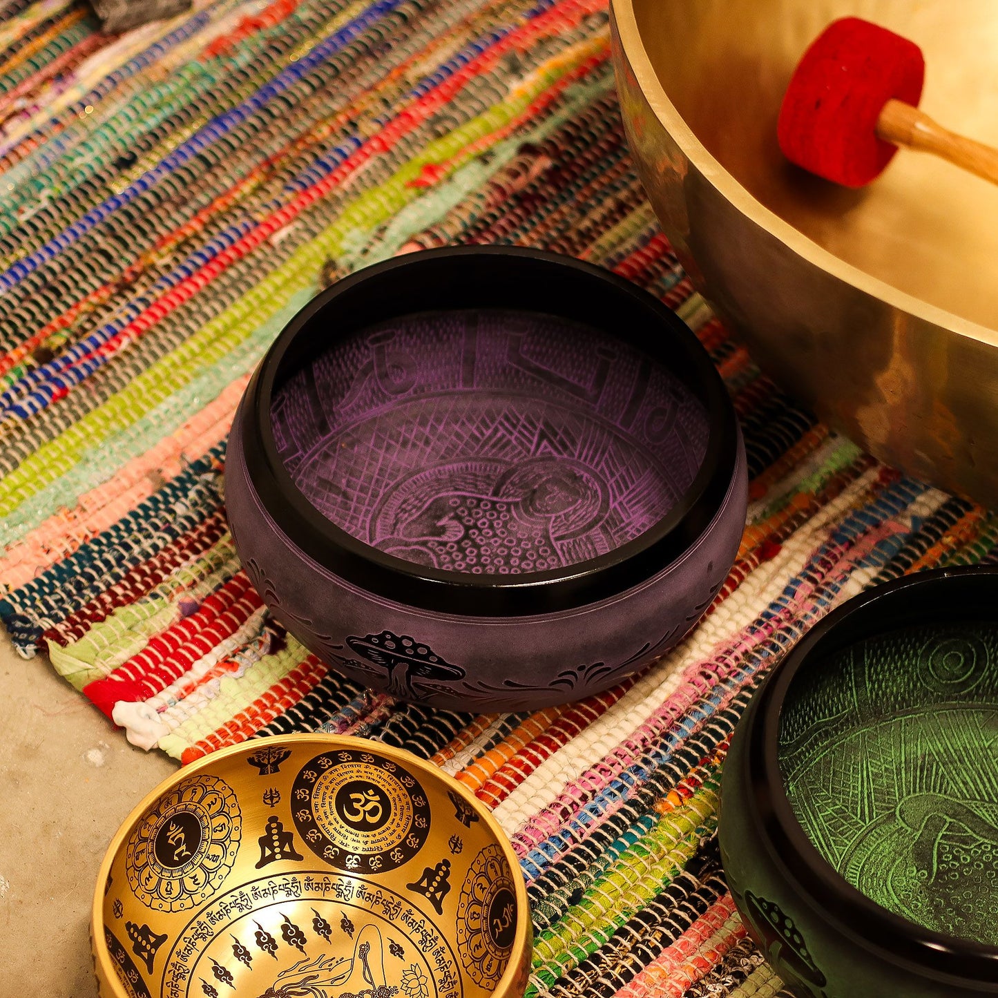 Cuenco tibetano en forma de hongo - Purple Haze (23x10,5 cm, 1,3 kg) - Artículos Tibetanos