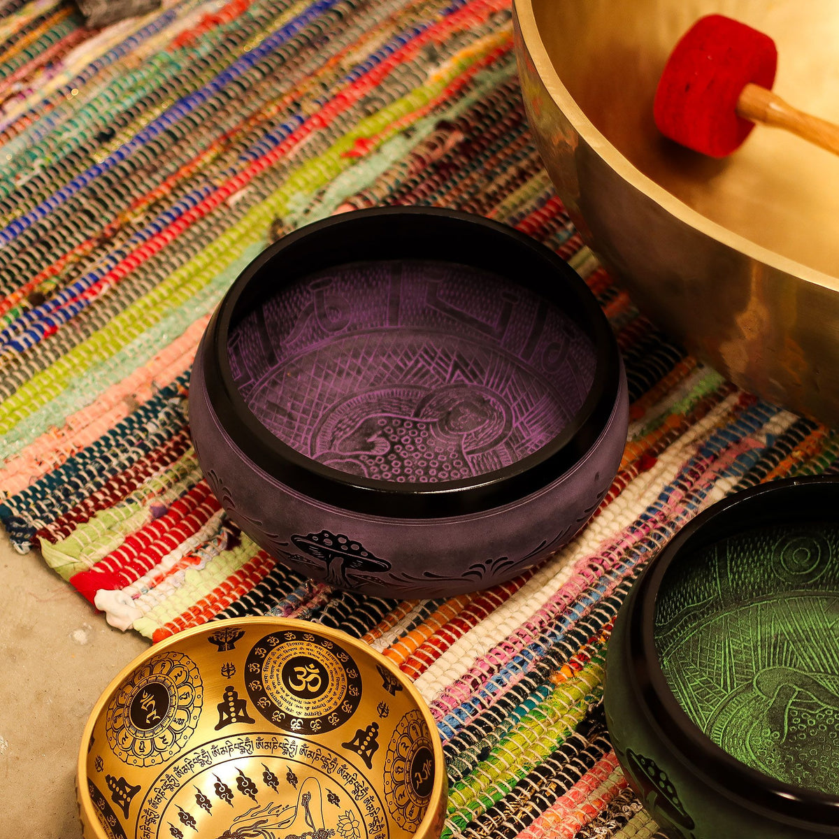 Cuenco tibetano en forma de hongo - Purple Haze (23x10,5 cm, 1,3 kg) - Artículos Tibetanos