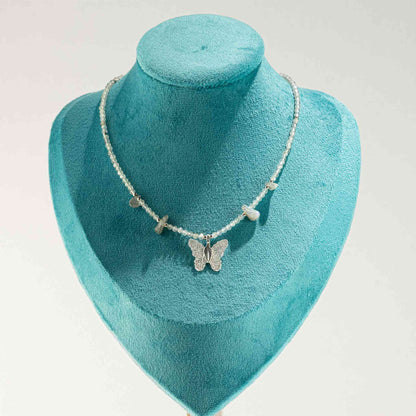 Collar de gema de labradorita Ninfa con colgante de mariposa de hoja real