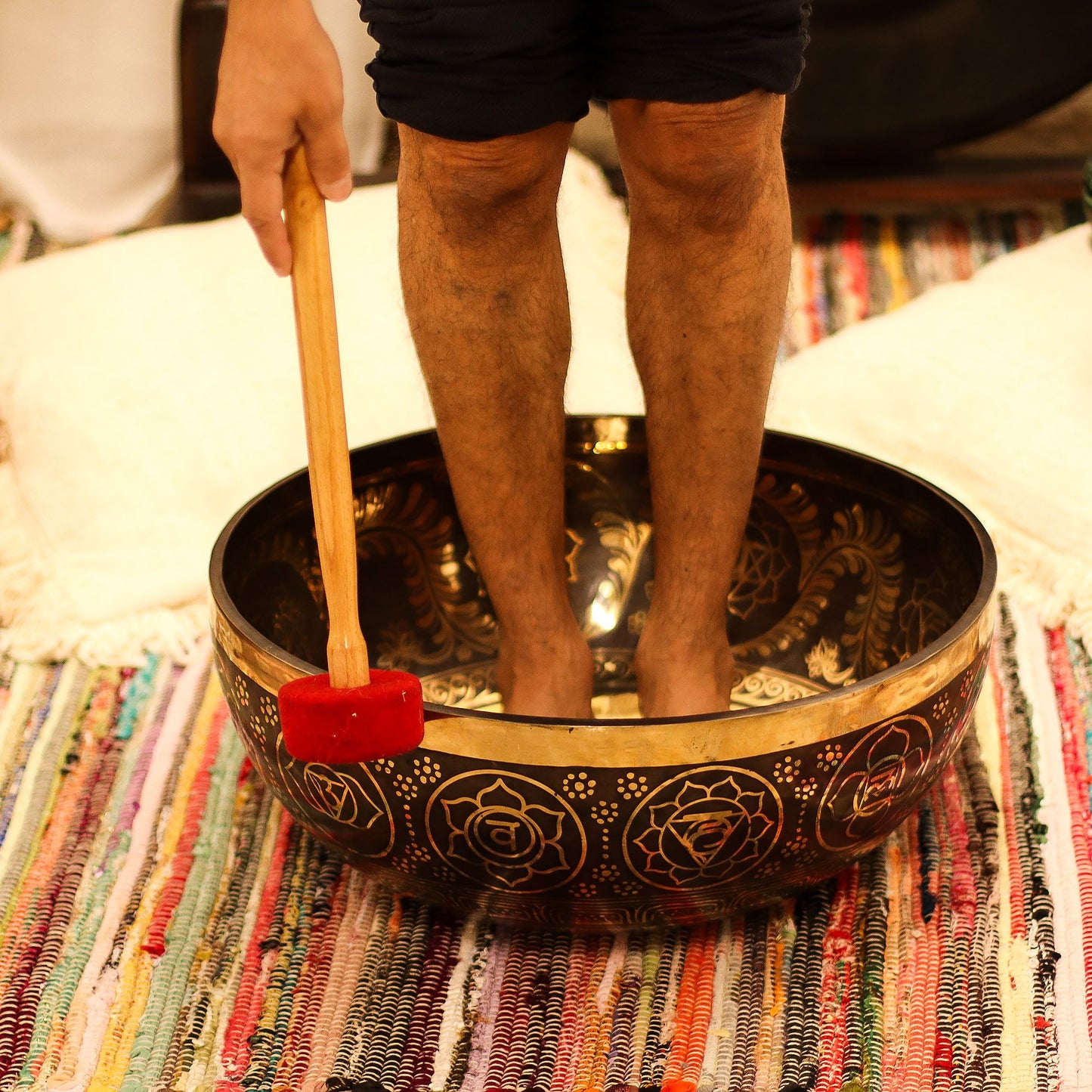 Cuenco Grabado vibracional con patas - 50x20cm (10,7 kg) - Artículos Tibetanos