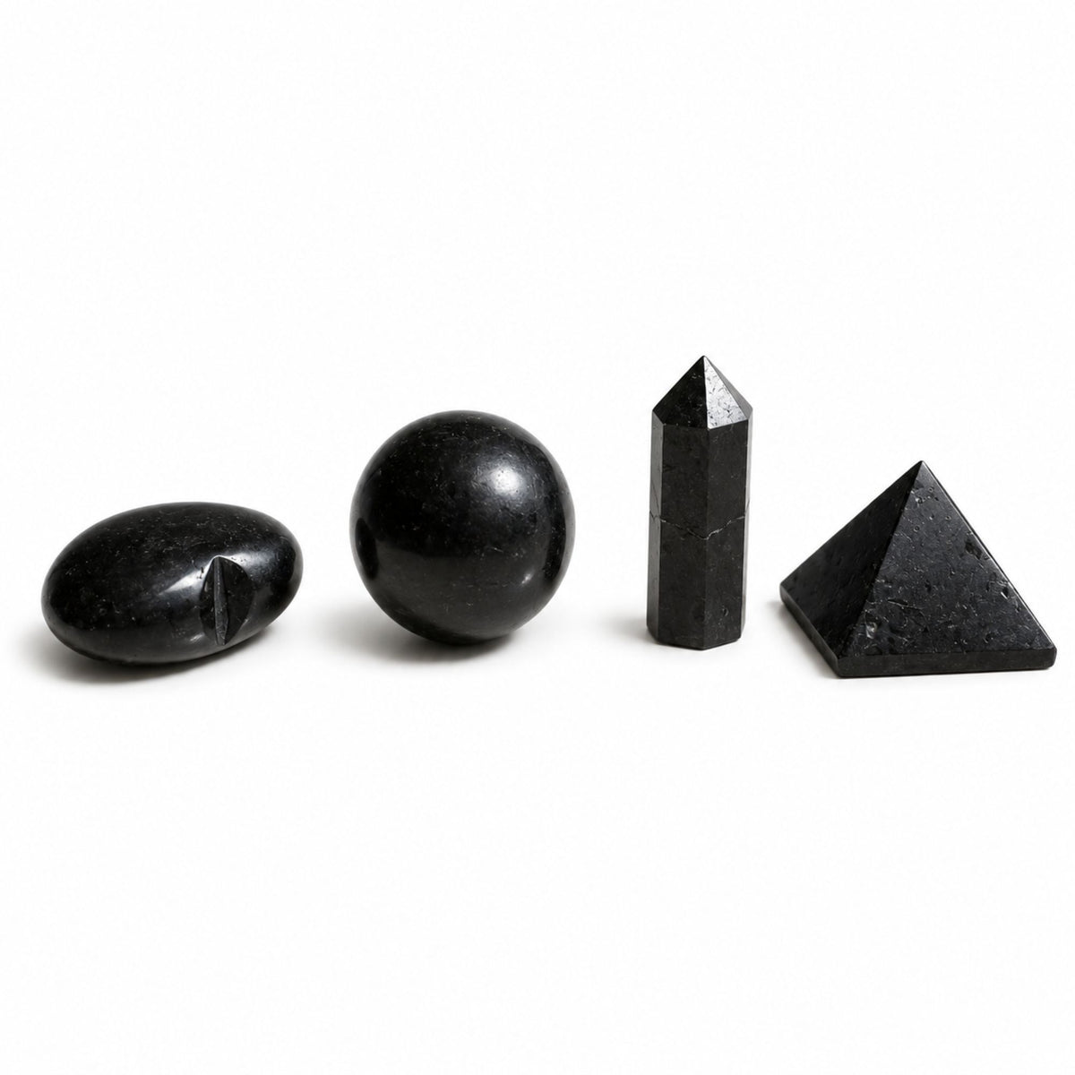 Cuatro formas de gemas - Turmalina negra - Formas variadas de gemas