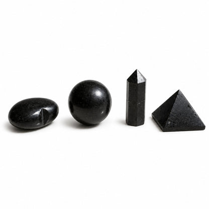 Cuatro formas de gemas - Turmalina negra - Formas variadas de gemas