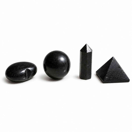 Cuatro formas de gemas - Turmalina negra - Formas variadas de gemas