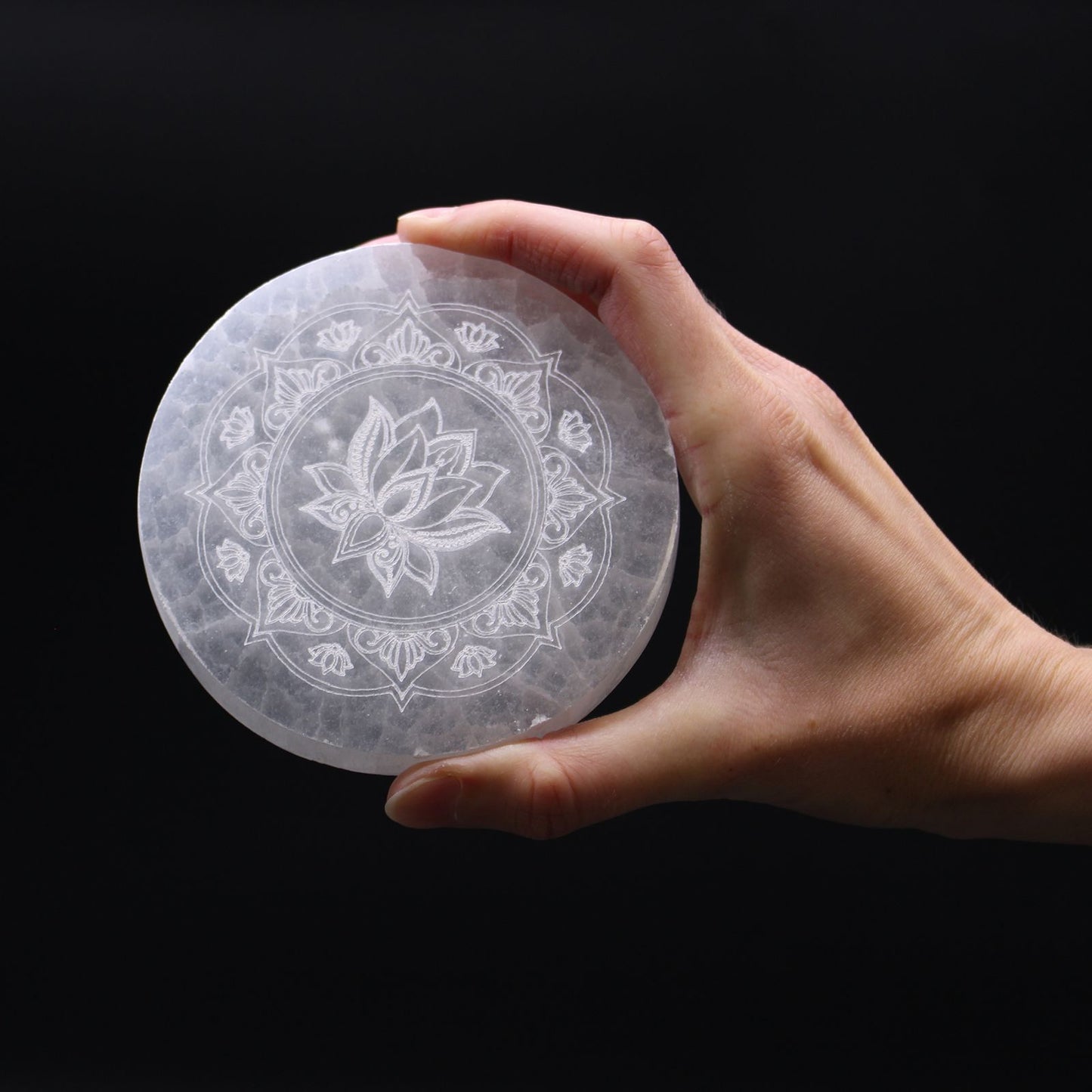 Plato de Carga Mediano 10cm - Lotus Mandala - Placas de Selenita, decoración