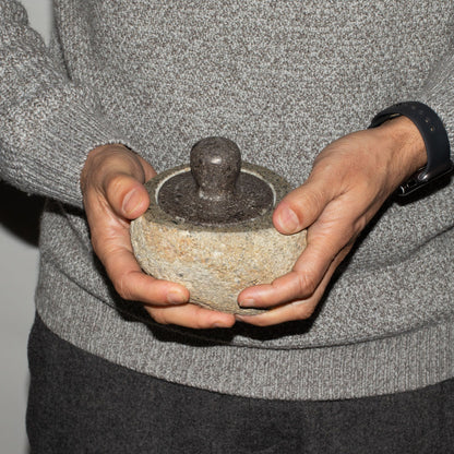Maceta de enraizamiento con piedra de río natural - Mediano (aprox 12x8 cm)