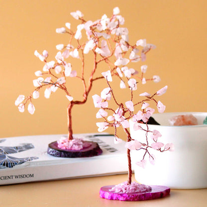 Árbol de piedras preciosas: Cuarzo rosa sobre base de ágata rosa (35 piedras) - Gemstone Wishing Trees